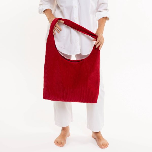 Bolso hobo de pana rojo - Imagen 4