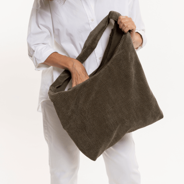 Bolso hobo de pana verde - Imagen 8