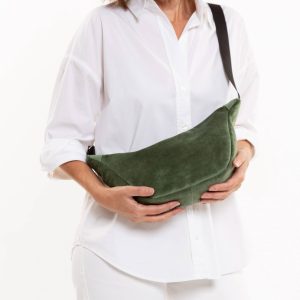 Riñonera de terciopelo verde hecha a mano