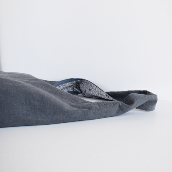 Bolso hobo de lino en color gris - Imagen 8