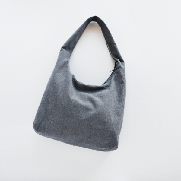Bolso hobo de lino en color gris - Imagen 2