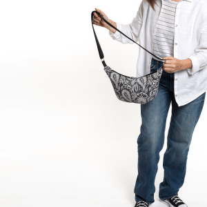 bandolera gris con estampado de cachemir artesanal